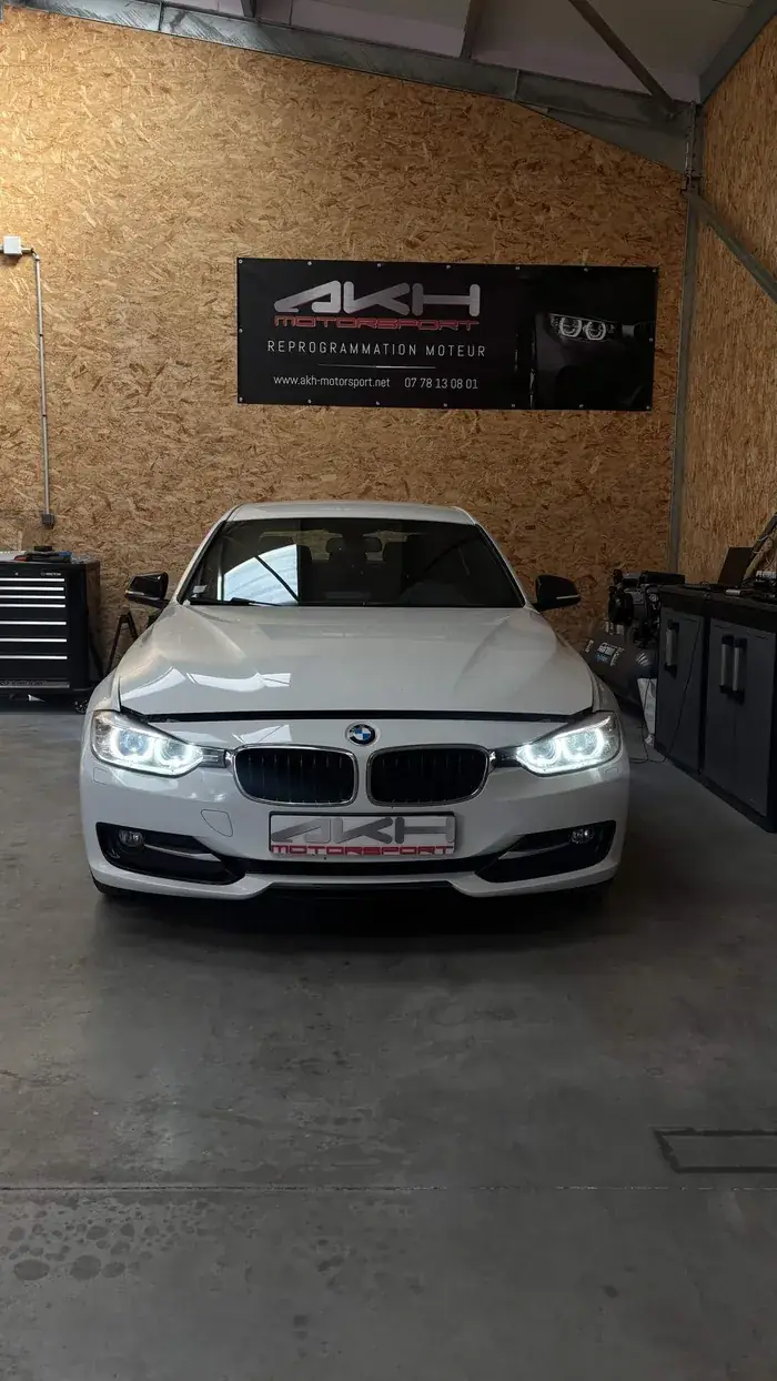 BMW Série 3 blanche